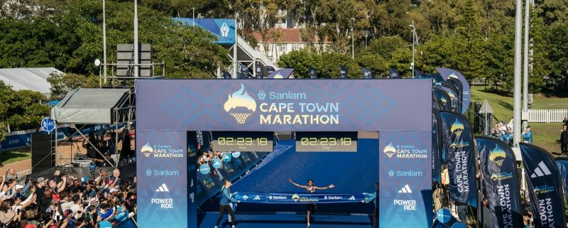 Ligne d'arrivée vue en plongée du Cape Town Marathon