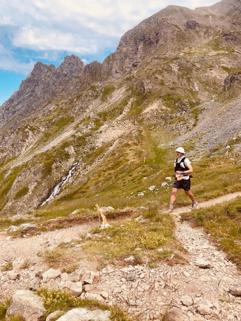 Quatre ans après une chute qui l'a rendue tétraplégique, Antonin Folliet, 24 ans a terminé son premier ultra-trail sur l'UT4M.