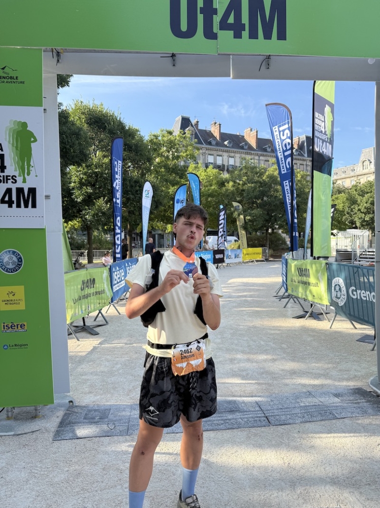 Quatre ans après une chute qui l'a rendue tétraplégique, Antonin Folliet, 24 ans a terminé son premier ultra-trail sur l'UT4M.