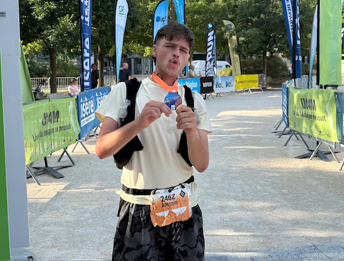 Quatre ans après une chute qui l'a rendue tétraplégique, Antonin Folliet, 24 ans a terminé son premier ultra-trail sur l'UT4M.