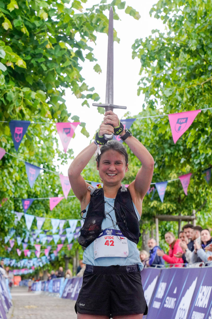 À 34 ans, Christine de Geloes est devenue en seulement deux ans l'une des révélations françaises de l'ultra-trail. Portrait d'une maman de six enfants qualifiée pour l'UTMB 2027.