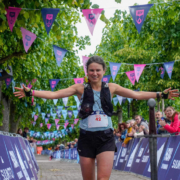 À 34 ans, Christine de Geloes est devenue en seulement deux ans l'une des révélations françaises de l'ultra-trail. Portrait d'une maman de six enfants qualifiée pour l'UTMB 2027.