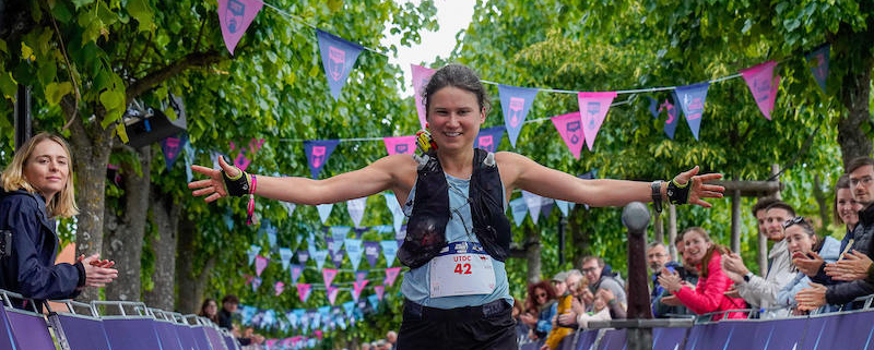 À 34 ans, Christine de Geloes est devenue en seulement deux ans l'une des révélations françaises de l'ultra-trail. Portrait d'une maman de six enfants qualifiée pour l'UTMB 2027.