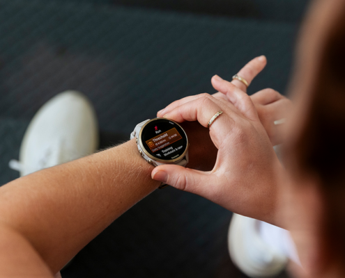 Découvrez notre test complet de la Garmin Forerunner 970 : précision GPS, cartographie, autonomie, fonctions d'entraînement et verdict Running Attitude.