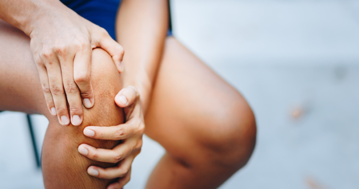 Le syndrome rotulien est l'une des principales douleurs du genou chez le coureur. Découvrez ses causes, ses symptômes, les traitements les plus efficaces et les conseils pour éviter les récidives.