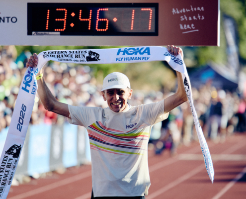 Vincent Bouillard remporte la Western States 100 2026 et établit un nouveau record du parcours en 13h46min15s sur 161 km.