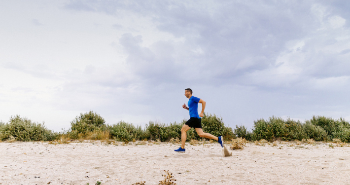Découvrez 6 conseils pour progresser en course à pied cet été. Entraînement, reprise, chaleur, trail, marathon : profitez des vacances pour revenir plus fort.