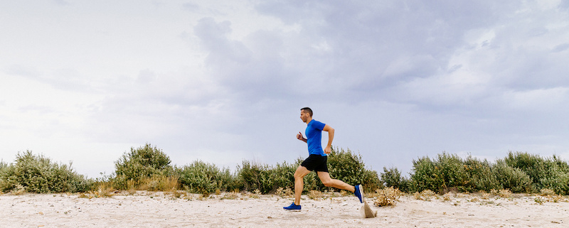 Découvrez 6 conseils pour progresser en course à pied cet été. Entraînement, reprise, chaleur, trail, marathon : profitez des vacances pour revenir plus fort.