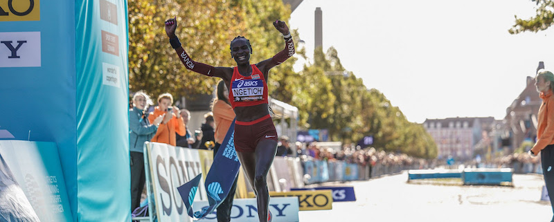Agnes Ngetich bat le record du monde du semi-marathon à Copenhague en 1 h 05 min 15 s et décroche son deuxième titre mondial de l’année.