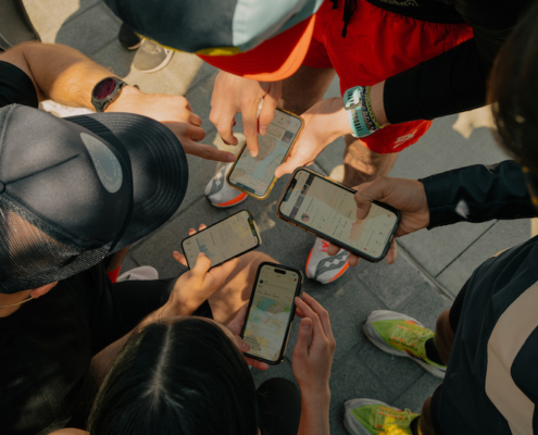 La FFA et Strava s’associent pour renforcer la présence des clubs d’athlétisme français sur la plateforme et faciliter les échanges avec les coureurs.