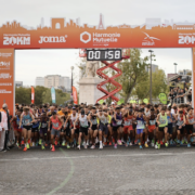 Résultats des 20 km de Paris 2026. Le Kenyan Daniel Tumaka Kosen gagne en 57’11’’, la Française Mekdes Woldu en 1 h 04 min 37 s. 29 131 finishers.