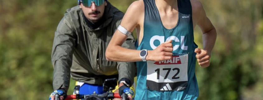 20 ans, Esteban Vacelet devient champion de France du 100 km en 6 h 14 min 33 s. Le Lyonnais signe une performance exceptionnelle à Amiens.