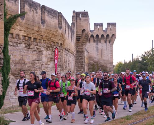 À peine ouvertes, les inscriptions au Marathon d’Avignon 2027 rencontrent un succès spectaculaire. Selon ICI Vaucluse, les 3 000 dossards du semi-marathon ont trouvé preneur en seulement quatre jours.