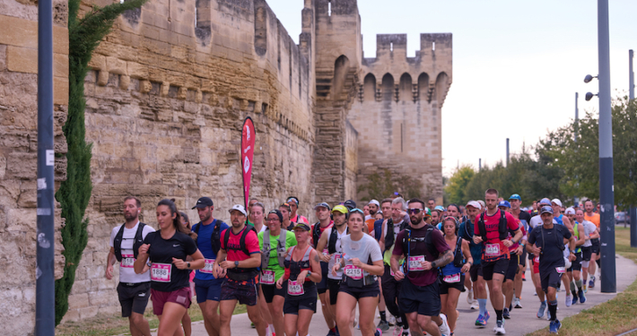 À peine ouvertes, les inscriptions au Marathon d’Avignon 2027 rencontrent un succès spectaculaire. Selon ICI Vaucluse, les 3 000 dossards du semi-marathon ont trouvé preneur en seulement quatre jours.