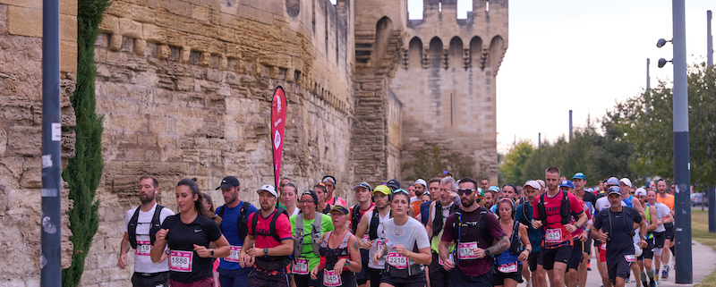 À peine ouvertes, les inscriptions au Marathon d’Avignon 2027 rencontrent un succès spectaculaire. Selon ICI Vaucluse, les 3 000 dossards du semi-marathon ont trouvé preneur en seulement quatre jours.
