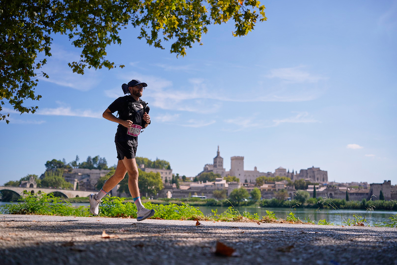 À peine ouvertes, les inscriptions au Marathon d’Avignon 2027 rencontrent un succès spectaculaire. Selon ICI Vaucluse, les 3 000 dossards du semi-marathon ont trouvé preneur en seulement quatre jours.