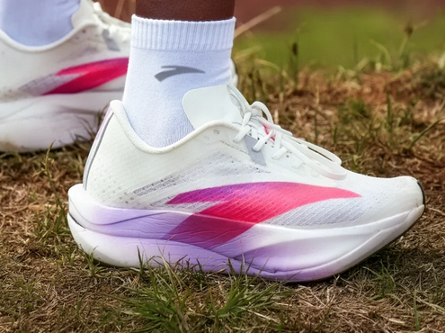 Test ANTA C202 7.0 : découvrez notre avis sur cette chaussure carbone légère et dynamique, développée avec Kenenisa Bekele.