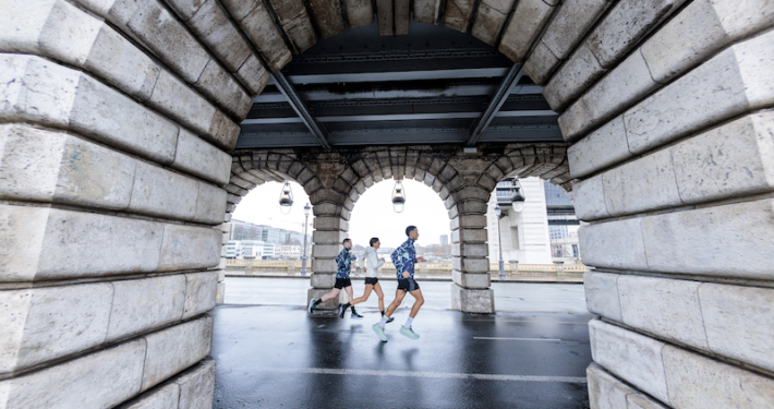 Zone grise en course à pied : découvrez pourquoi courir trop vite en footing peut freiner votre progression et comment mieux répartir les intensités pour progresser durablement.